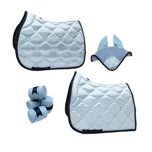 Almohadilla de Silla de Montar para Doma y Salto Personalizada de Alta Calidad con Velo Protector Contra Moscas Glacier y Vendas, Conjunto de Gran Venta - Product Image 1