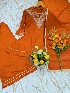 Ensemble Kurti et Palazzo en Soie Vichitra Traditionnelle Élégante avec Broderie à Sequins Lourds, Séchage Rapide et Extensible pour Femme - Product Image 5