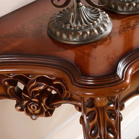 Console de style victorien en forme de demi-lune avec des sculptures florales complexes, pieds cabriolés classiques, en acajou massif, pour salon ou hôtel