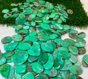 คริสโซเพรสธรรมชาติคุณภาพสูง ทรงหลังเบี้ย ขนาดและรูปทรงคละแบบ ไม่ผ่านการปรับแต่ง ได้รับการรับรองโดยผู้ตรวจสอบอิสระ สำหรับทำเครื่องประดับ - Product Image 3