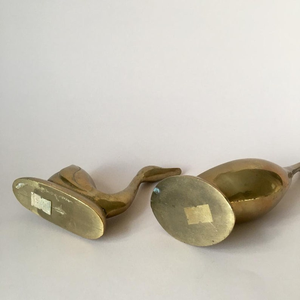 Paire de cygnes en laiton faits à la main, sculpture élégante en métal d'oiseaux aquatiques, statue décorative d'oiseau, décoration de luxe pour la maison, accent de table - Product Image 6