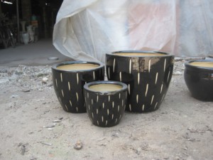 Modern Glazed Black <b>Ceramic</b> Flower <b>Pot</b> Drainage Hole Eco-Friendly Indoor/Outdoor Planter for Garden Green Plants Red Floral - Product Image 3