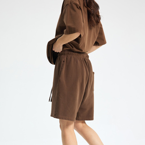 กางเกงขาสั้นผู้ชาย DUOLLB รุ่น High Street ผ้าหนา 180 กรัม แบบมีเชือกผูก เอวสม็อค ผลิตจากวัสดุรักษ์โลก ผสมสแปนเด็กซ์/ผ้าฝ้ายออร์แกนิค ระบายอากาศได้ดี ผ้าถัก - Product Image 3