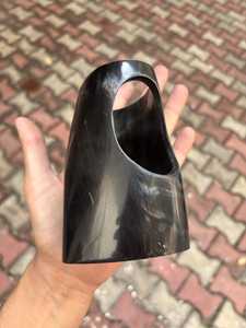 Corne à boire authentique en corne de buffle avec support – Chope à bière médiévale artisanale et ensemble de vaisselle rustique – Comprend un étui - Product Image 5