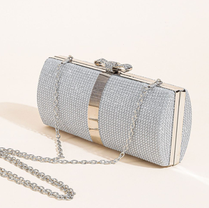 Realza tu look nocturno con este bolso de mano de satén plisado con un elegante cierre de perlas, disponible a precios de mayorista ahora. - Product Image 6