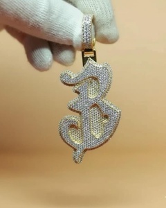 จี้เพชรโมอิสซาไนต์ VVS แบบกำหนดเองได้ พร้อมตัวอักษรชื่อสำหรับผู้ชาย สไตล์ฮิปฮอป เงินแท้ 925 จี้ตัวอักษรภาษาอังกฤษสำหรับผู้หญิง - Product Image 2