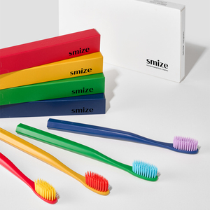 Cepillo de Dientes Coreano Smize Extra Suave con Cerdas de Grafeno Antibacterianas, Tamaño de Viaje, Ergonómico - Product Image 1
