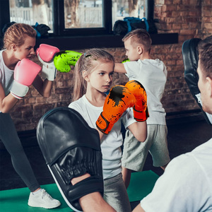 Gants de boxe OEM pour enfants et jeunes en cuir PU, motif éclaboussures d'encre, paume respirante en mousse de 5 cm, imperméables, pour l'entraînement, vente en gros, logo personnalisé - Product Image 6