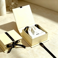 Boîte cadeau rigide magnétique en matériaux recyclés écologiques personnalisés, ruban brun, nœud, emballage de luxe jaune crème, microfibre