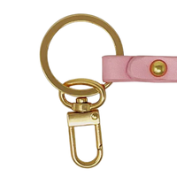   Offener Plattenanhänger Rosa Grün Goldton Geprägter PVC-Schlüsselanhänger Buchstaben-Design Handtaschen-Schlüsselring Modisches Accessoire Exzellent