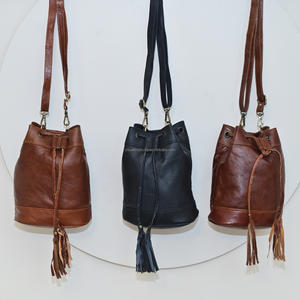 Sacs à main seau à bandoulière en cuir véritable personnalisé en gros de haute qualité pour femmes Style Vintage en cuir de vachette gland sacs à main - Product Image 4