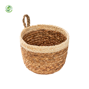 Panier en jacinthe d'eau mignon avec une poignée, panier de rangement fait main, vente en gros, écologique, fabriqué au Vietnam - Product Image 1