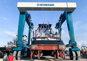เครนยกเรือเคลื่อนที่แบบ Gantry Crane ขนาด 90 ตัน 60 ตัน พร้อมเครื่องยนต์และมอเตอร์สำหรับขาย - Product Image 3