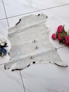 Alfombras de Cuero Vacuno Estilo Western, Color Marrón Oscuro y Blanco, para Sala de Estar Moderna, Decoración Boho Escandinava, 100% Cuero Vacuno Natural - Product Image 4