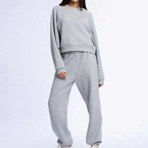 Ensemble de détente deux pièces en coton modal biologique pour femme, comprenant un sweat-shirt à col rond à manches longues, idéal pour la maison et comme pyjama - Product Image 4
