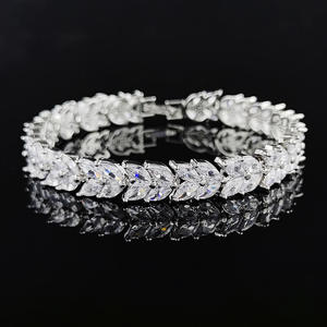 Bracelet Tennis Haut de Gamme Hip Hop Plaqué Or 18K avec Diamants de Laboratoire Ronds et Formes Multiples, et Accent Marquise - Product Image 1