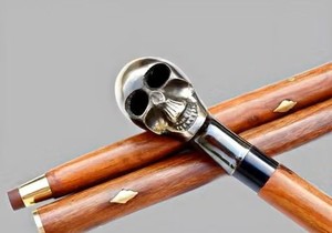Bâton de randonnée vintage en bois naturel avec poignée en métal, 3 sections, longueur réglable, design sculpté, usage extérieur, capacité de 250 lb - Product Image 2