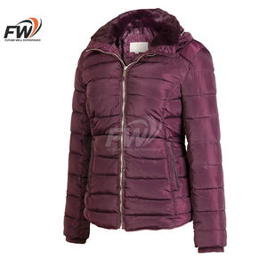 Chaqueta de Plumón Clásica de Estilo Casual con Capucha Desmontable y Decoración con Logotipo, Abrigo Acolchado Grueso y Cálido de Terciopelo para Mujer con Cierre de Cremallera - Product Image 2