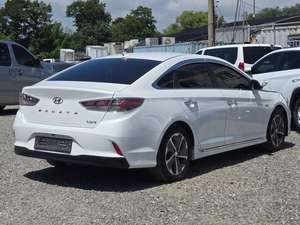 Voiture d'occasion blanche Hyundai Sonata Hybrid berline 2018, voiture coréenne d'occasion, siège électrique, sièges ventilés et chauffants, toutes options - Product Image 2