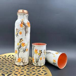 ชุดขวดน้ำทองแดง 1 ลิตร สำหรับ 2 ท่าน พร้อมแก้วน้ำ 2 ใบ ขนาด 300 มล. แต่ละใบ บรรจุในกล่องกำมะหยี่ เหมาะสำหรับเป็นของขวัญ - Product Image 2