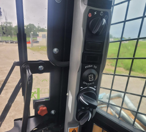 Best Deal Close to New Powerful TV450B Track Skid Steer With General Purpose 80" Bucket High Performance And Serviceability - Product Image 4