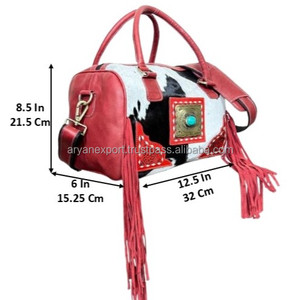 Nuevo Bolso Bandolera Mediano de Cuero Genuino con Diseño Western Hecho a Mano, Flecos Rojos y Concho Turquesa, Estilo Duffel de Piel de Vacuno - Product Image 2