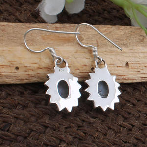 ต่างหูเงินแท้ 925 ทำมือ ประดับมูนสโตนสีรุ้ง พร้อมพลอยสีน้ำเงินธรรมชาติ ต่างหูแบบห้อย งานฝีมือ ต่างหูวินเทจ - Product Image 4