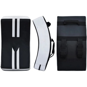 Bouclier de frappe en cuir véritable de qualité supérieure pour l'entraînement en MMA, Muay Thai et arts martiaux – Pad de boxe thaïlandaise de qualité - Product Image 4