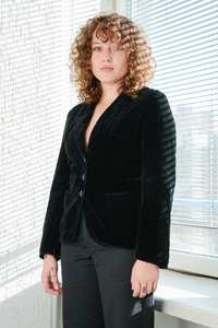 Manteau en velours rouge pour homme avec col en fourrure noire, Trench-coat de luxe, Blazer de créateur, Style victorien - Product Image 4