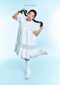 ชุดเดรสเด็กพรีเมียม คอลเลคชั่นเมอร์เลียห์ ปี 2025 ทรงตรง คอโอ ประดับลูกปัดและเลื่อม แต่งผ้าทูลล์ ความยาวระดับเข่า สไตล์หวานๆ จากเวียดนาม - Product Image 2