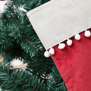 Chaussette de Noël rouge avec bordure en pompons blancs, en coton doux, décoration suspendue pour la décoration festive des fêtes - Product Image 2