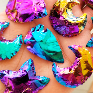 Set de Tallado de Obsidiana con Recubrimiento Aura en Formas Mixtas |   Colgante de Piedra con Forma de Corazón, Luna, Estrella y Punta de Flecha |   Cristales Multicolores al por Mayor de la India - Product Image 2