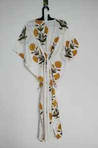 ชุดคลุมชายหาดผ้าฝ้ายลายดอกสีเหลืองสไตล์โบฮีเมียน น้ำหนักเบา สวมใส่สบาย เหมาะสำหรับชุดนอน - Product Image 4