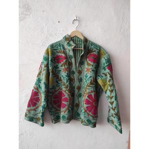 Chaqueta Corta Boho Chic de Algodón Bordada con Diseño Suzani, Estilo Étnico Floral Hecha a Mano para Mujer - Product Image 1