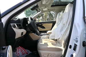 Brand New 2025 Toyto ta Highlan der Limited 2.5L Hybrid 4WD GCC Specs SUV 299Hp 4Cylinder Automatic Transmission Left <b>hand</b> - Product Image 6