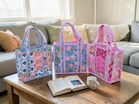 Sac fourre-tout de voyage matelassé à la main, multi-patchwork, le plus vendu, magnifique sac de shopping pour femme en tissu de coton fait main Kantha avec fermeture éclair pour la plage