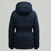 Veste d'hiver matelassée en duvet imperméable coupe-vent à capuche avec ceinture, taille plus, bleu marine, logo personnalisé OEM pour femmes