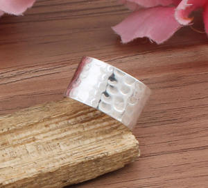 Anillo Giratorio Clásico de Dos Tonos en Plata de Ley 925 Hecho a Mano, Joyería Artesanal de Banda Ancha Texturizada para Hombres y Mujeres, Bodas y Fiestas - Product Image 3
