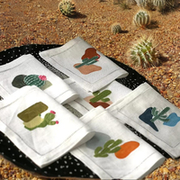 Serviettes de cocktail carrées en lin du désert motif cactus en fleurs, 100% lin naturel, réutilisables, écologiques, design botanique, luxe moderne