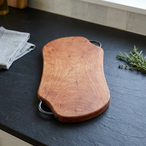 Plateau de service en bois fait main avec poignées métalliques, finition naturelle, non traité, pour contact alimentaire, usage résidentiel - Product Image 2
