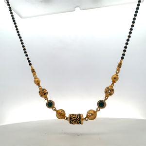 Mangalsutra de Oro Antiguo de 22K con Sello BIS - Collar Tradicional Hecho a Mano con Cuentas Negras en Oro Amarillo 916 - Product Image 4