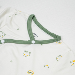 ALB07 Ensemble bébé unisexe imprimé dessin animé mignon, boutons latéraux, manches courtes, tissu tricoté respirant, 95% bambou, 5% élasthanne, haute qualité - Product Image 2