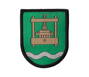 Étiquettes de vêtements tissées confortables, étiquettes de marque, autocollants personnalisés, étiquettes en tissu pliées sur le côté, logo en relief 3D, drapeau en polyester pour vêtements - Product Image 6