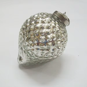 Adorno Navideño de Cristal Plateado con Forma de Piña, Texturizado, Hecho a Mano, de Lujo |   Decoración Colgante Estilo Shatter para Fiestas y Hogar - Product Image 2