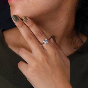 Anillo de compromiso de diamante cultivado en laboratorio de oro blanco de 18 quilates con diamante cuadrado de corte princesa para regalo de aniversario o estilo promesa - Product Image 6