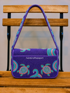 Sac à bandoulière léger et écologique fait main de luxe avec des perles en forme de tortue de mer |   Sac à main tendance sur le thème de l'océan pour femmes |   Flap de créateur - Product Image 2