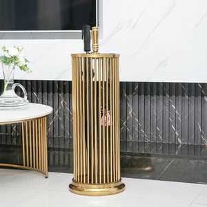 Porte-parapluies et porte-bâtons de luxe en métal doré, design cylindrique vertical, pour entrée, avec bac de récupération des gouttes - Product Image 1