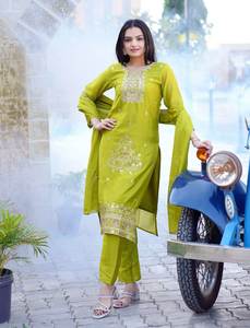 Nouveauté : Ensemble Salwar 3 pièces en modal, style indien et pakistanais, avec broderies et motifs multiples, disponible en grandes tailles. Commandez maintenant ! - Product Image 2