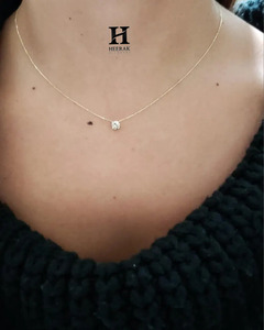 Collier pendentif solitaire en diamant certifié IGI en or 14 carats |   Pendentif flottant en diamant de laboratoire taille brillant rond pour femme |   W - Product Image 6