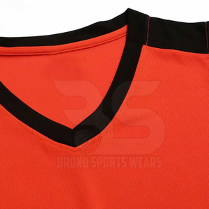 Tenue de basketball athlétique pour hommes, séchage rapide, respirante, légère, durable, en mesh, pour entraînement sportif en équipe - Product Image 4